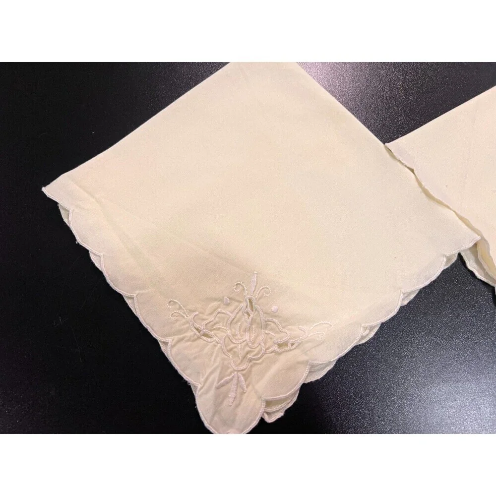 Vintage Handmade Embroidered Linen Napkins 8 Piece Set - Ecru/Cream Scalloped